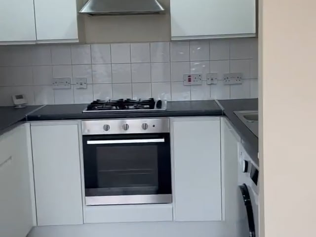 Modern Double Bed Flat to rent in Hackney Main Photo