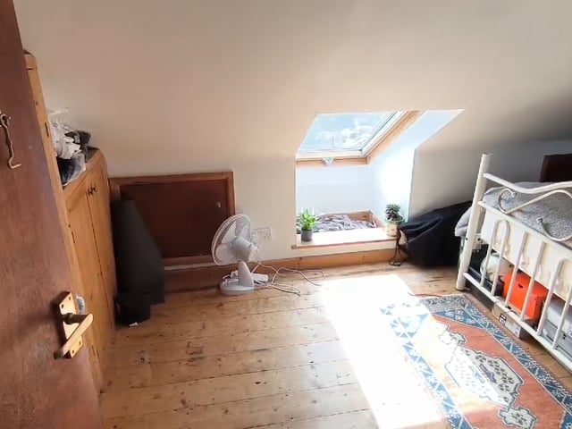 Huge Double Attic Room in Large House Main Photo