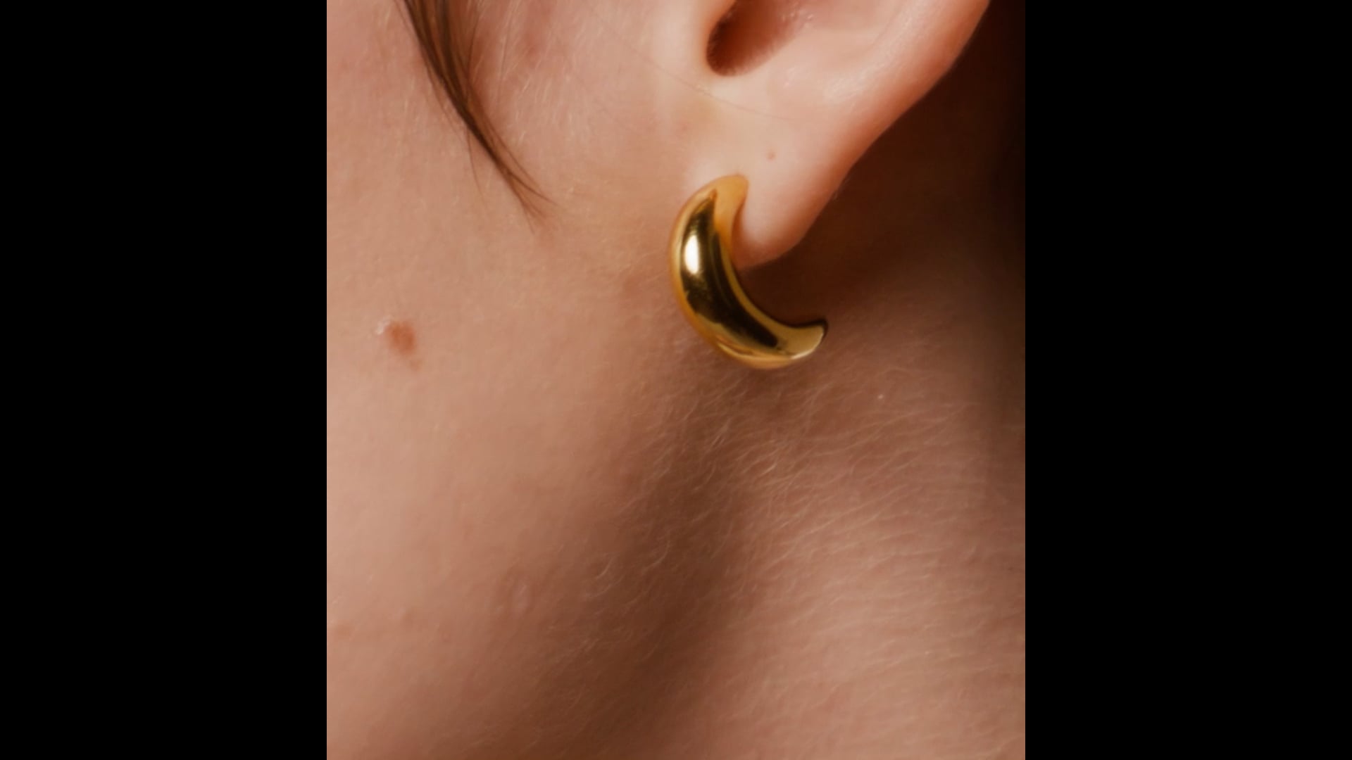 Crescent Moon Medium Hoop Earrings in Sterling Silver Crescent Moon Medium Hoop Earrings in Sterling Silver