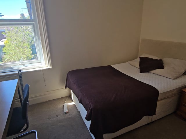 Double room in lovely house bills included Main Photo