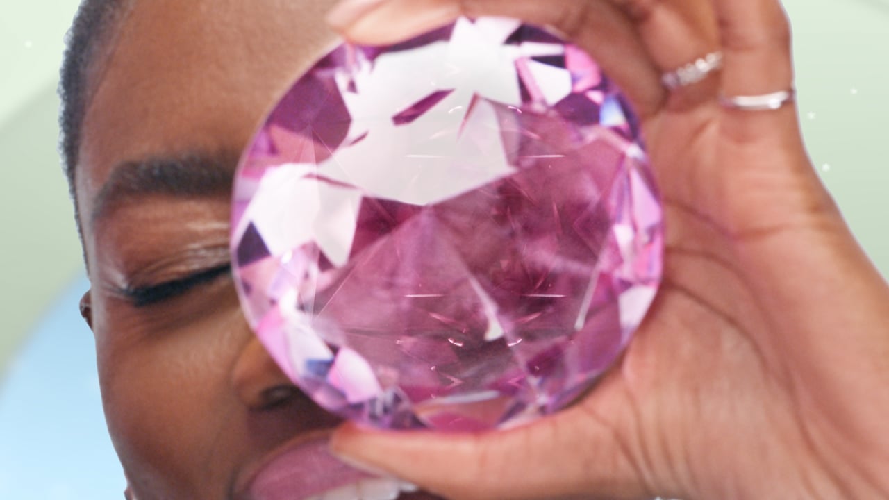 FA23_Hol_MU_Launch_GL_15s_16x9