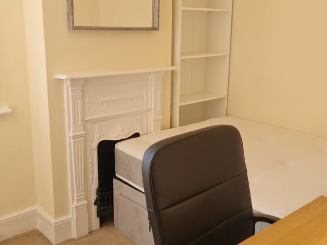Video 1: Bedroom 4: £825 - available May 4th