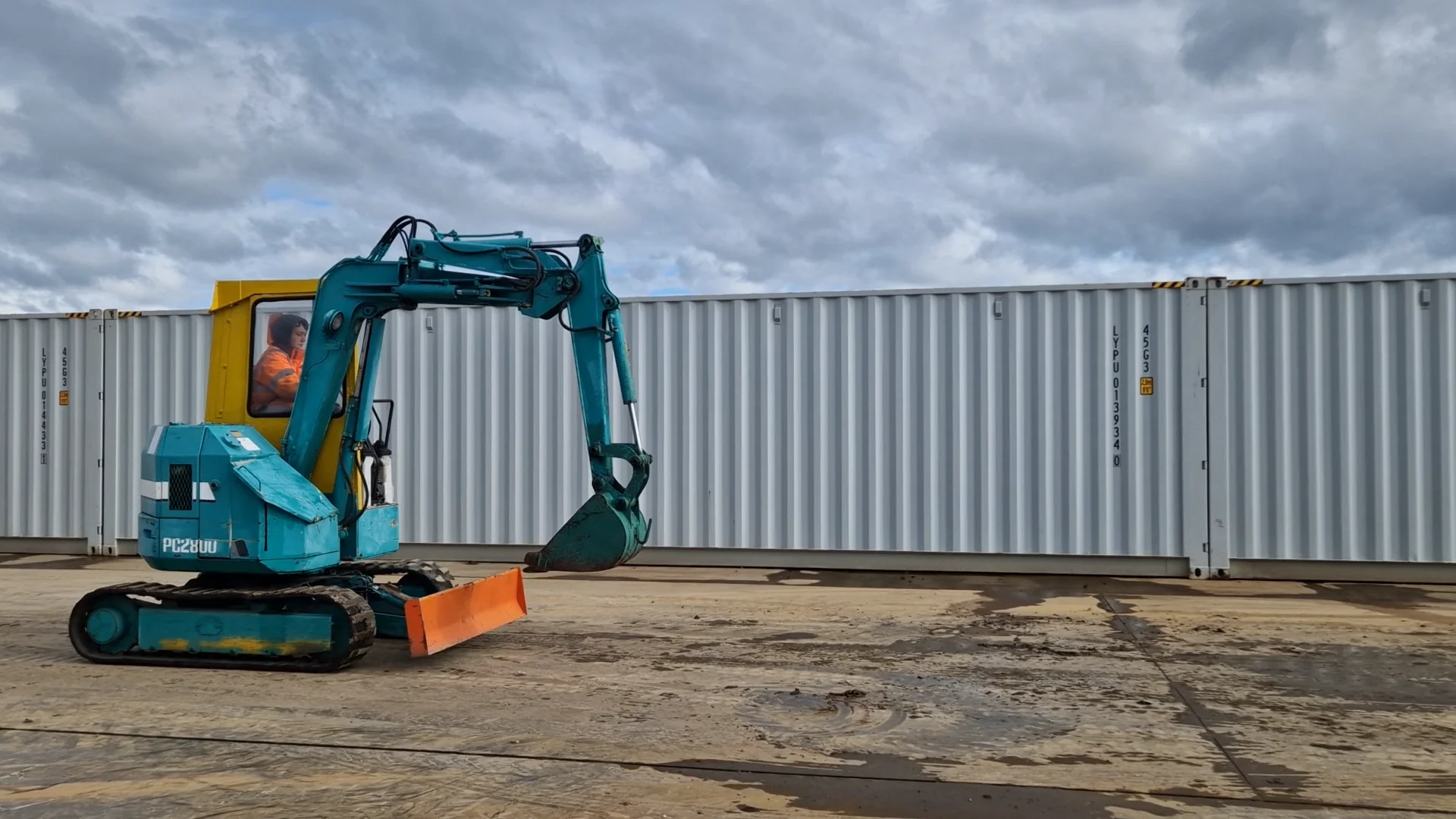 Komatsu PC28-UU - Leeds April 24 on Vimeo