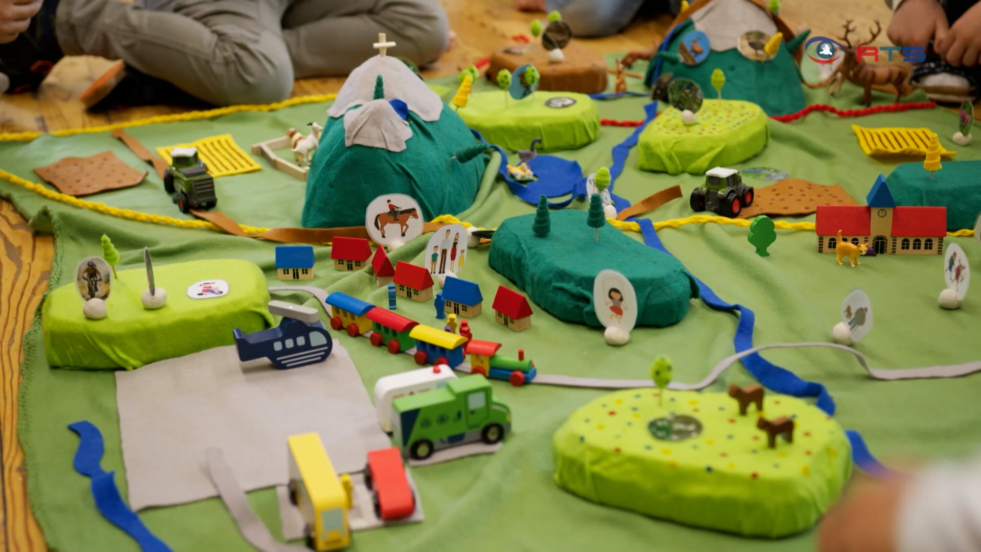 spielerisch-lernen-lebenshilfe-fertigt-biosphaerenpark-spiel