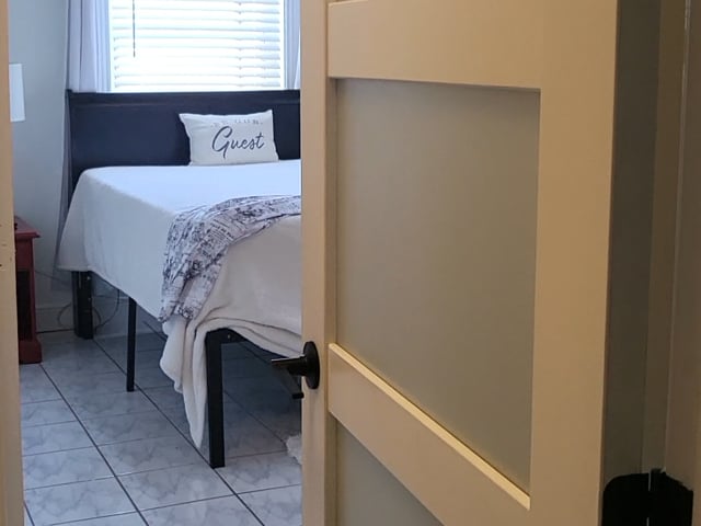 1 bedroom and bathroom for RENT  Main Photo