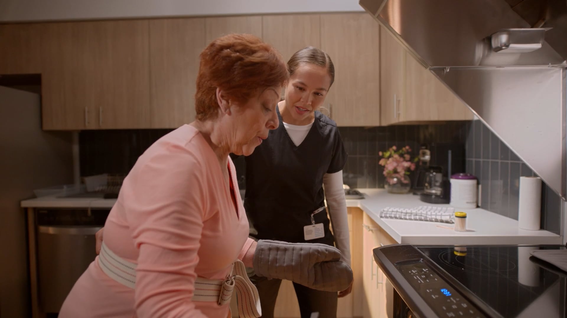 Encompass Health "Carol of the Bells" Holiday Campaign Carol of the Bells 15 TV Spanish OLV