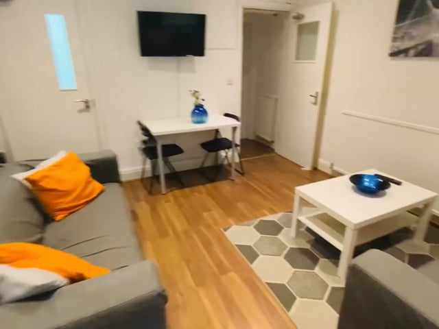 Lovely double room STUDENT only house. Main Photo