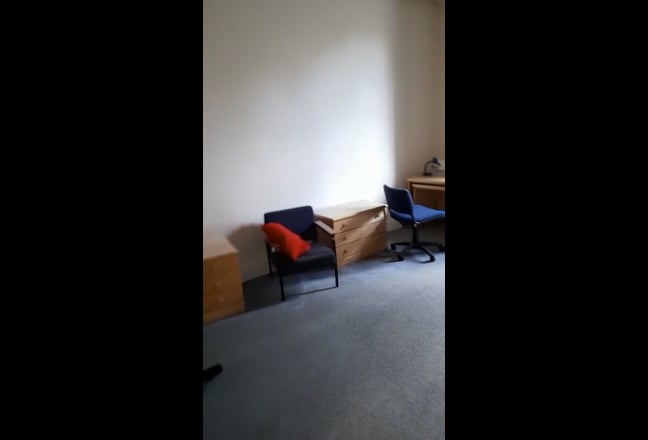 A Room Available in Two-Bedroom Flat Main Photo