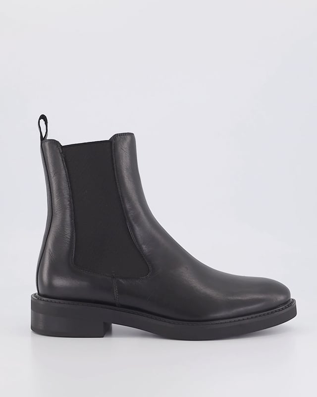 BECCA / Black Leather