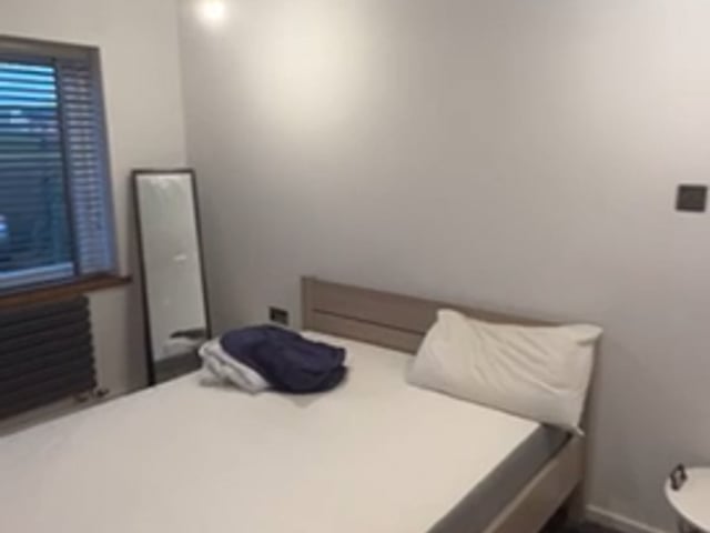 Looking for one person to share luxurious flat Main Photo