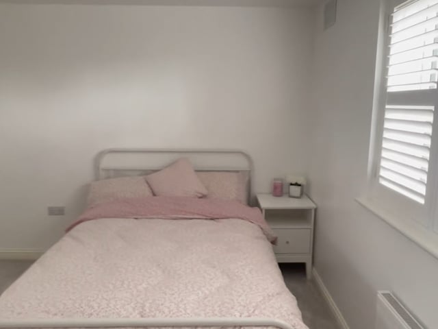 Lovely en-suite double 1 minute from District Line Main Photo