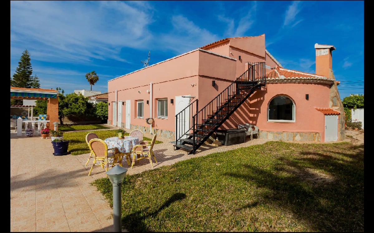 Chalet for Sale in Torrevieja