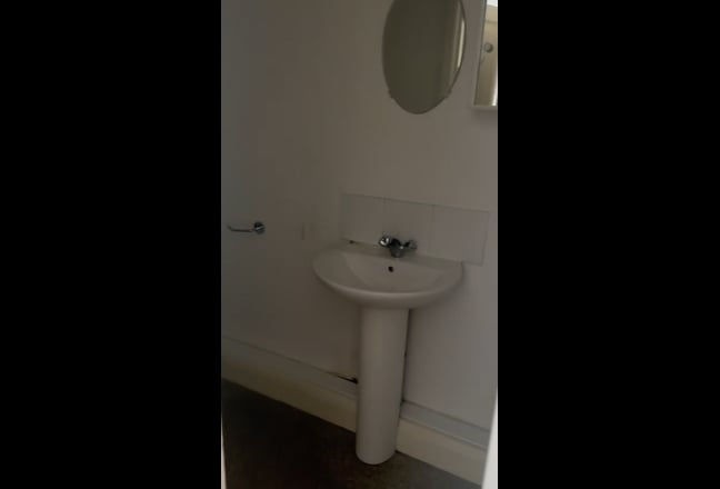 Lovely double w/ensuite & kitchenette in Mortlake  Main Photo