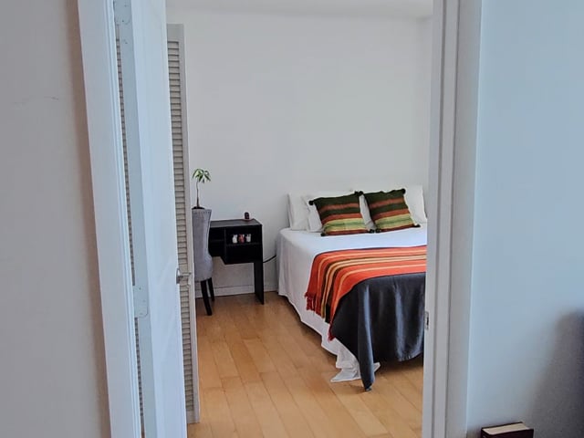Master Bedroom For Rent In Edgewater Main Photo