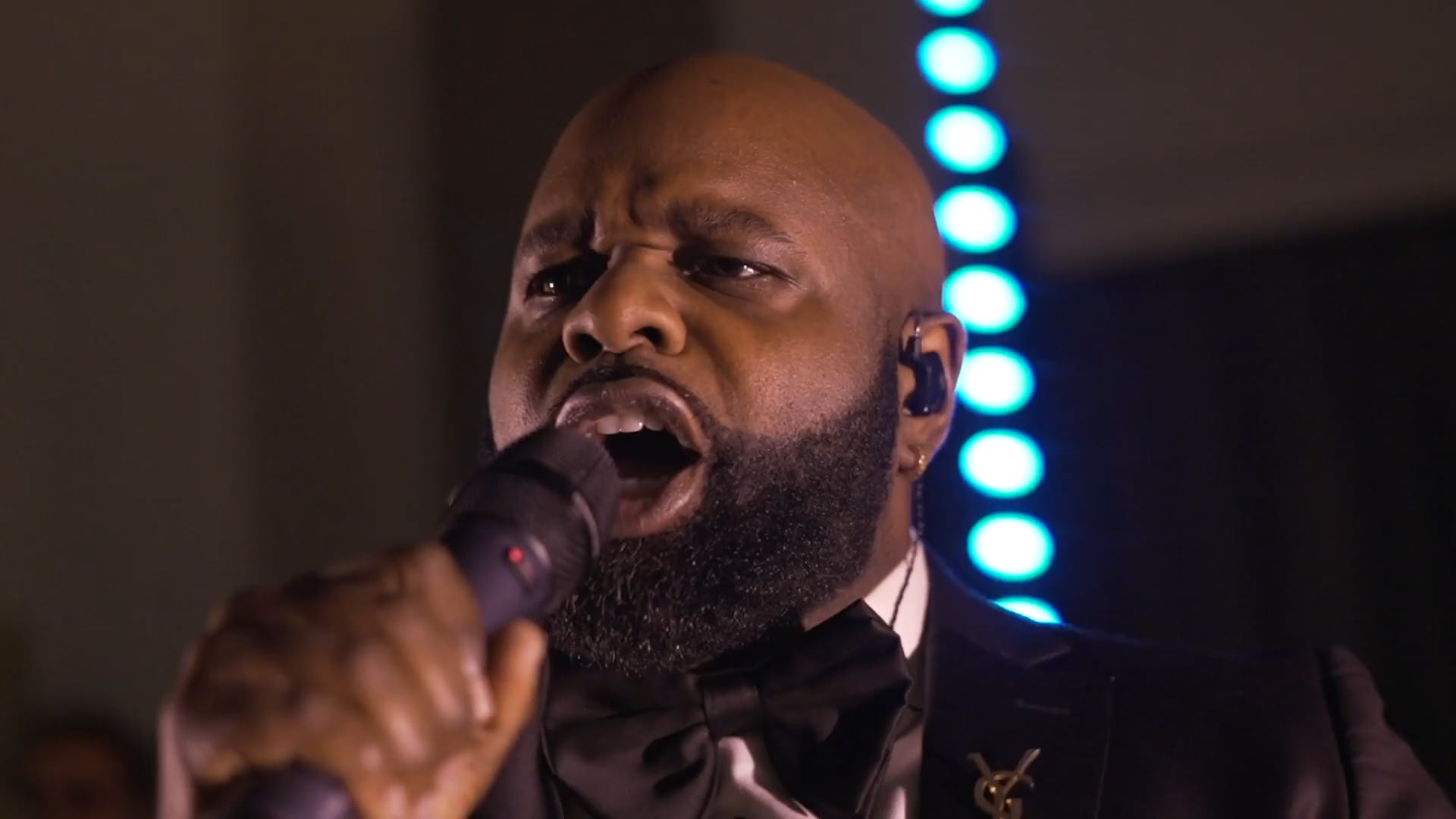 DevVon B sings "September"