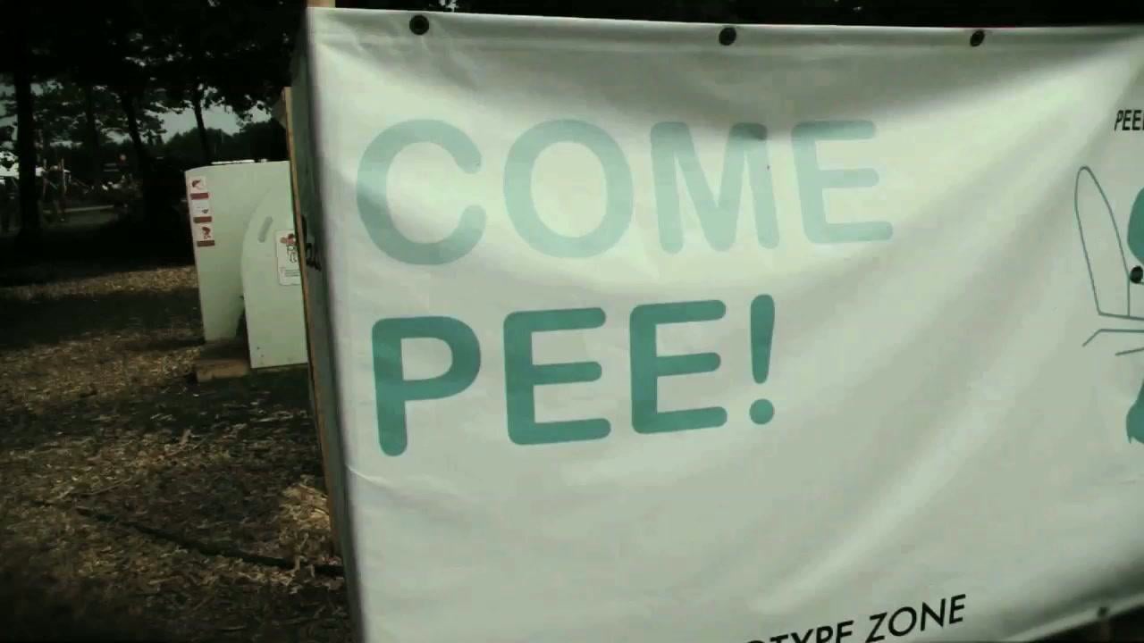 Pollee the female urinal at Roskilde Festival on Vimeo