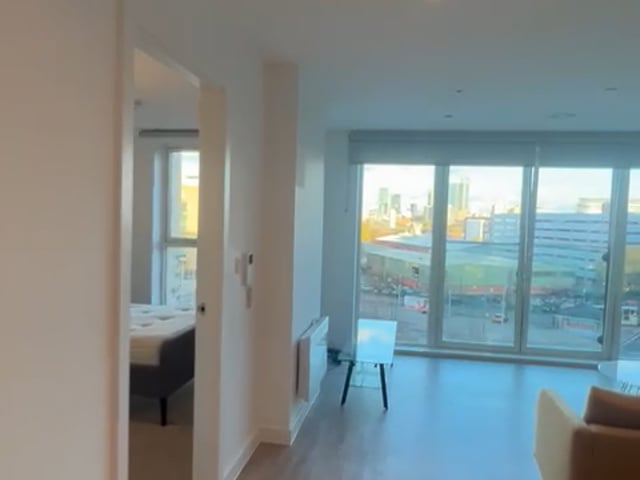 Modern 2 Bedroom Flat with Stunning View Main Photo