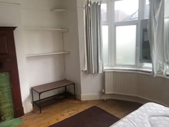 Large Double Room with private toilet - Kensal Main Photo