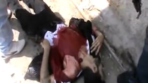 لحظة إستشهاد يحى السلطي أحد عناصر الجيش الحر ضمن معركة السيطرة على مخفر المخيم في درعا