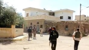 قائد المجلس العسكري يقوم بتفقد الخطوط الأمامية لجبهة خربة غزالة في ريف درعا