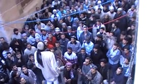 مظاهرة وعراضة حمصية بقيادة أبو عبدو البشير وأبو سامر الحمصي في أول أيام عيد الأضحى في منطقة حمص القديمة