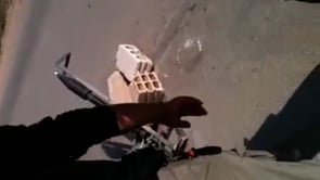 قصف معاقل النظام في منطقة رأس العين بصاروخ محلي الصنع من قبل كتيبة حذيفة بن اليمان