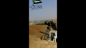 استهداف عربة بي ام بي بصاروخ تاو من قبل لواء سيف الله في بلدة كفرنبودة في محافظة حماة