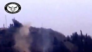 استهداف مواقع قوات الأسد بصاروخ السهم الأحمر من قبل لواء حمزة أسد الله في تل الجابية في محافظة درعا