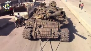 اغتنام دبابة T55 من قبل لواء معاذ بن جبل عقب انسحاب النظام من مواقعه في محيط مدينة نوى في محافظة درعا