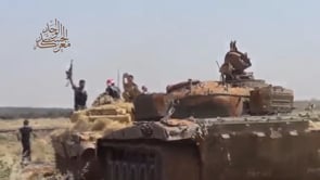 اغتنام دبابة T72 من قبل حركة أحرار الشام الإسلامية في كتيبة الدبابات في مدينة مورك في حماة