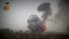 تدمير دبابة من قبل لواء التوحيد في معسكر القرميد في محافظة إدلب