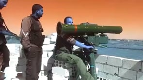 قائد لواء الشهيد أحمد الخلف شريف الكايد يقوم برصد تحركات قوات النظام لاستهدافهم بواسطة صاروخ ميتس