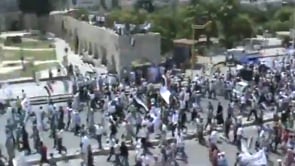 مظاهرة في ساحة العاصي في مدينة حماة في جمعة "ارحل"