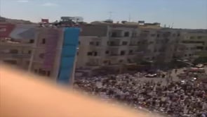 مظاهرة في ساحة العاصي في مدينة حماة في جمعة "ارحل"