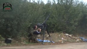 التصدي للطيران الحربي برشاش الدوشكا من قبل فرقة عاصفة الحزم في ريف اللاذقية