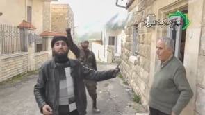 أحد القادة الميدانيين من حركة أحرار الشام تطمئن أهالي منطقة اليعقوبية من الطائفة المسيحية بحمايتهم