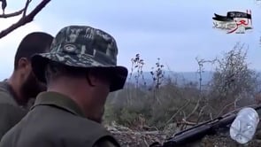 عناصر كتائب العز بن عبد السلام في لحظة افطار أثناء رباطهم في احدى الجبهات في ريف اللاذقية