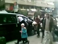 نزوح الأهالي في مخيم اليرموك في مدينة دمشق