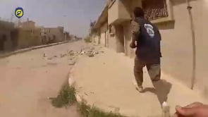 تفقد منازل المدنيين بعد استهدافها بقذائف المدفعية التابعة للنظام في تلبيسة في محافظة حمص