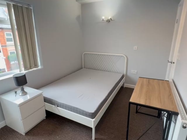 Double En-suite Room in central Reading  Main Photo