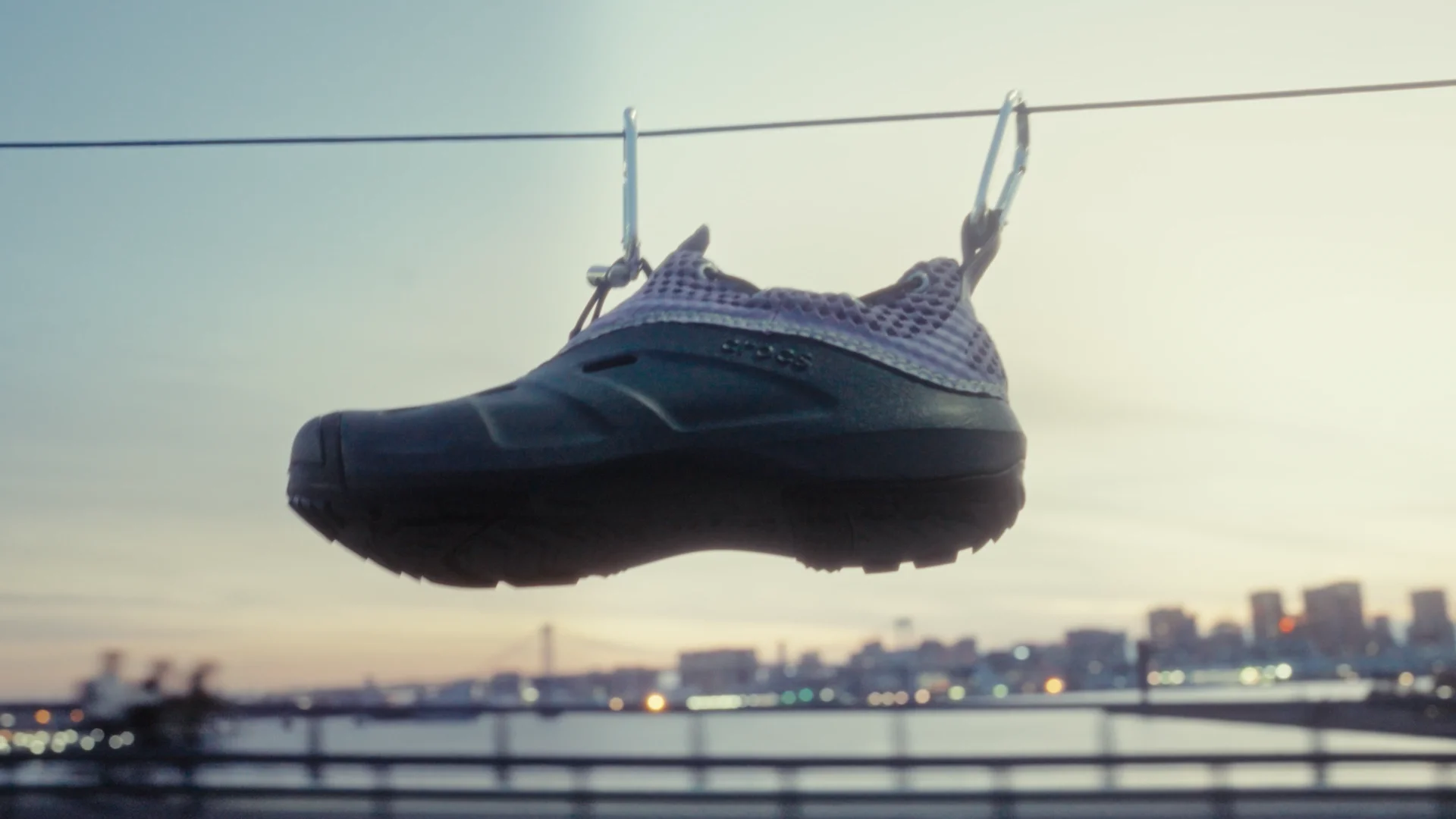MARMOT × Crocs™のコラボレーションシューズが5月3日に発売 MARMOT × Crocs™のコラボレーションシューズが5月3日に発売