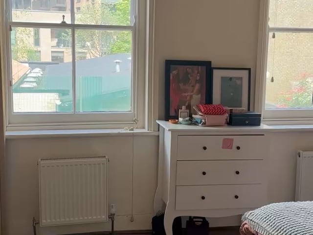 Spacious sunny room available in 4 bed flat in E1 Main Photo