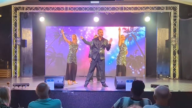 deVine Voices English with Native Swedish accent Male Voiceover Musical Theatre Compilation