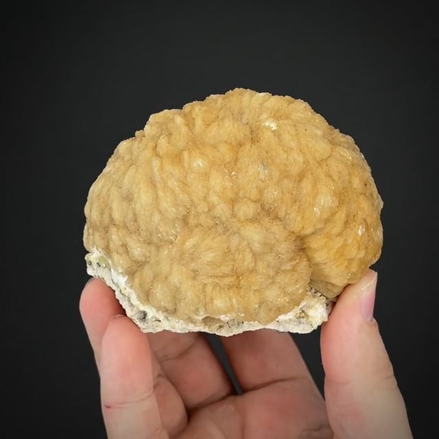 Stilbite-(Ca)