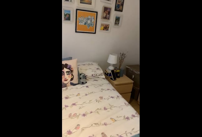 3 Bedroom Flat + Living Room - 5 Mins Stratford  Main Photo