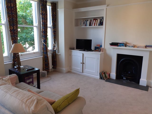Attractive 2 bed maisonette 5 minutes from tube Main Photo