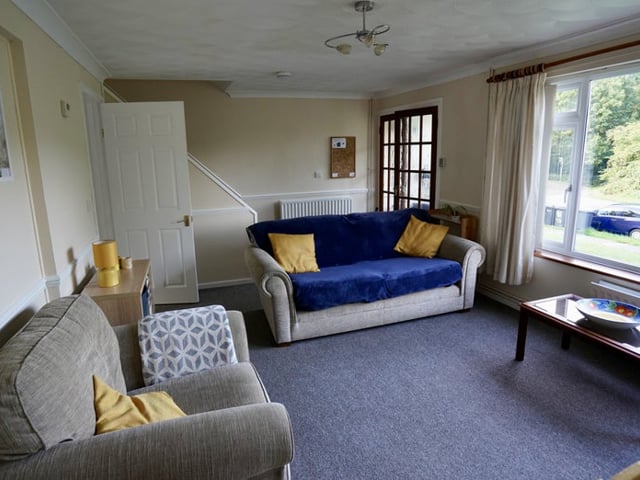 One Double Room Available in Shared Student House Main Photo