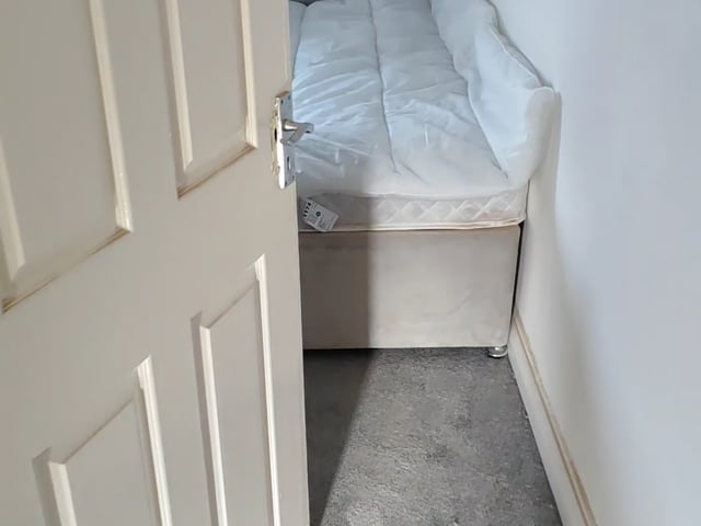 Clean Double Room to Let Paisley.Johnstone-Glasgow Main Photo