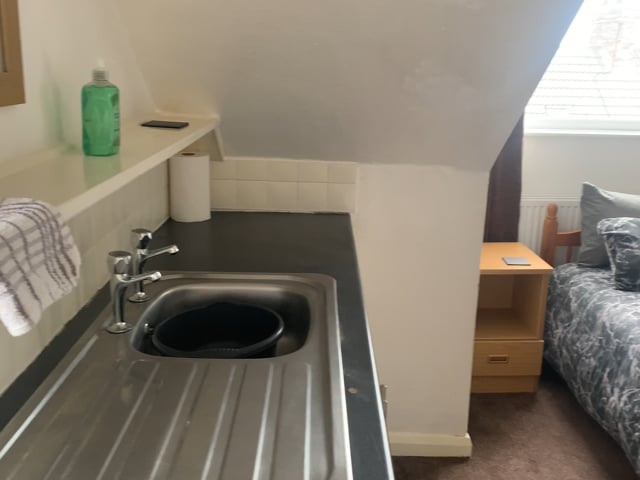 Single room - ideal contractor accommodation Main Photo