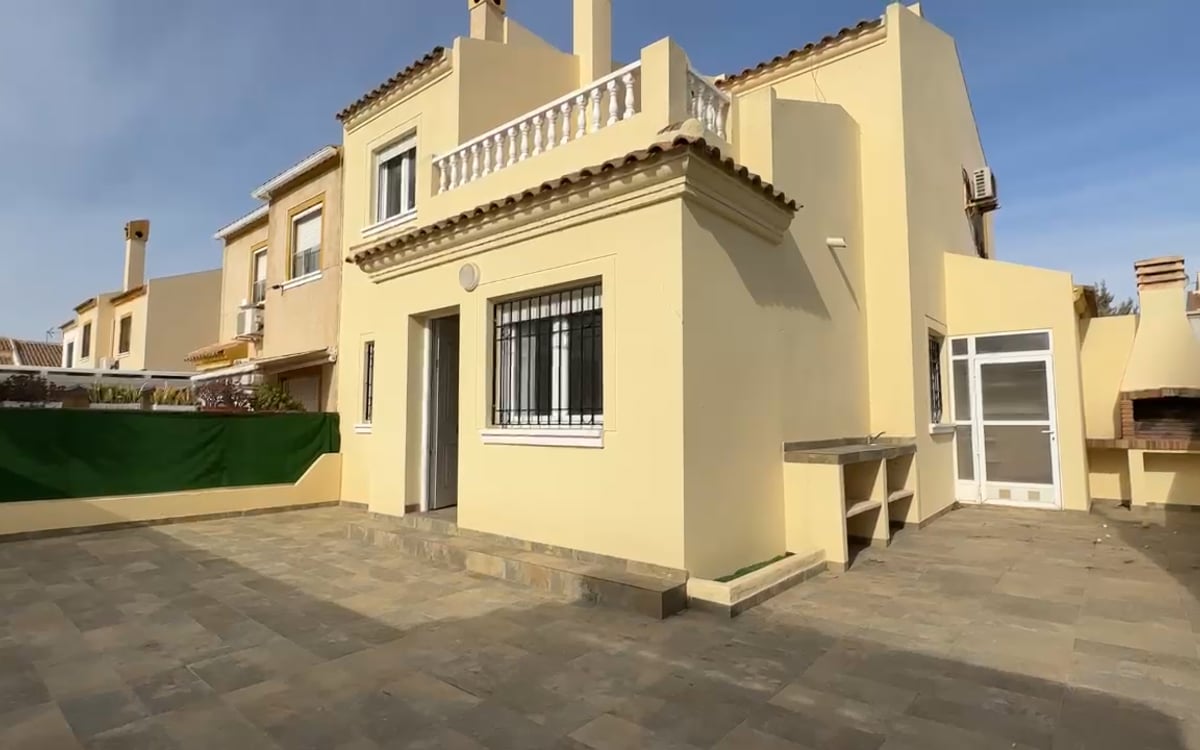 Chalet for Sale in Torrevieja